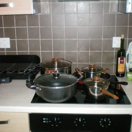 Apartment 103 Elegant 2 Bed With Free Wifi, Ac, Pool & Gym! *