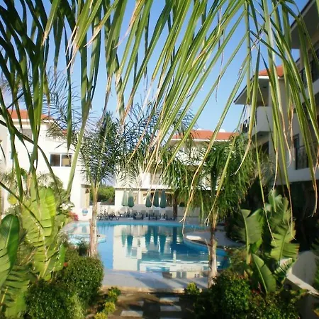 Apartment 103 Elegant 2 Bed With Free Wifi, Ac, Pool & Gym! Larnaca