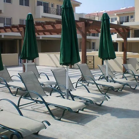103 Elegant 2 Bed With Free Wifi, Ac, Pool & Gym! アパート ラルナカ