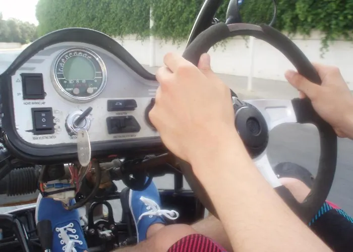 103 Elegant 2 Bed With Free Wifi, Ac, Pool & Gym! * Larnaca