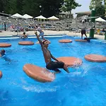Apartment 103 Elegant 2 Bed With Free Wifi, Ac, Pool & Gym! Larnaca