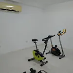 103 Elegant 2 Bed With Free Wifi, Ac, Pool & Gym! Apartment Larnaca
