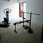 103 Elegant 2 Bed With Free Wifi, Ac, Pool & Gym! Apartment Larnaca