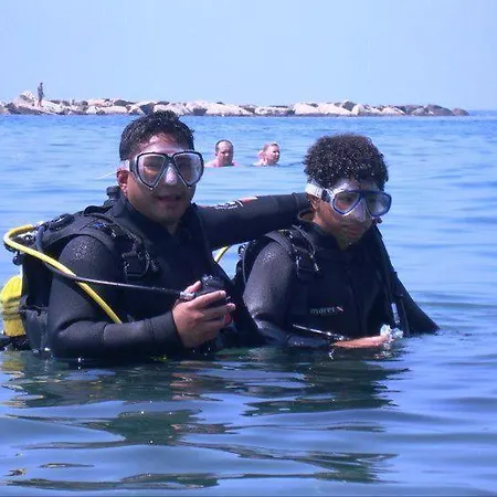 103 Elegant 2 Bed With Free Wifi, Ac, Pool & Gym! * 라르나카