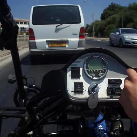 103 Elegant 2 Bed With Free Wifi, Ac, Pool & Gym! * 라르나카