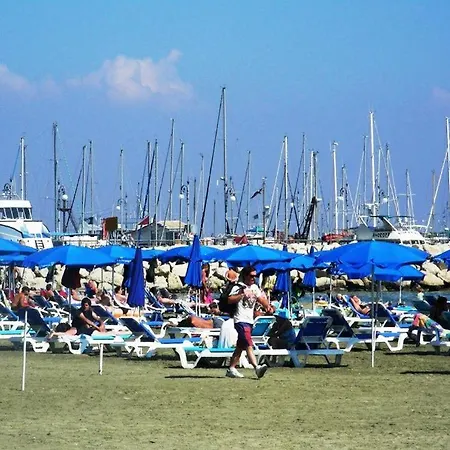 103 Elegant 2 Bed With Free Wifi, Ac, Pool & Gym! Διαμέρισμα Λάρνακα