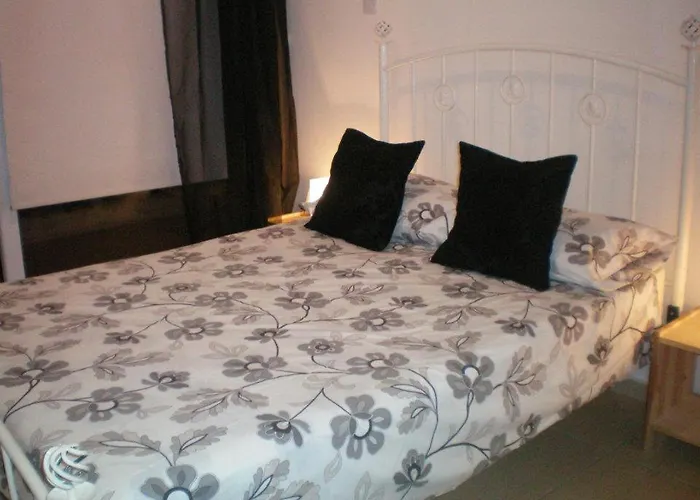 Apartmán 103 Elegant 2 Bed With Free Wifi, Ac, Pool & Gym! Larnaca