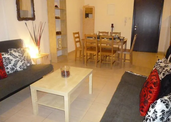 103 Elegant 2 Bed With Free Wifi, Ac, Pool & Gym! *