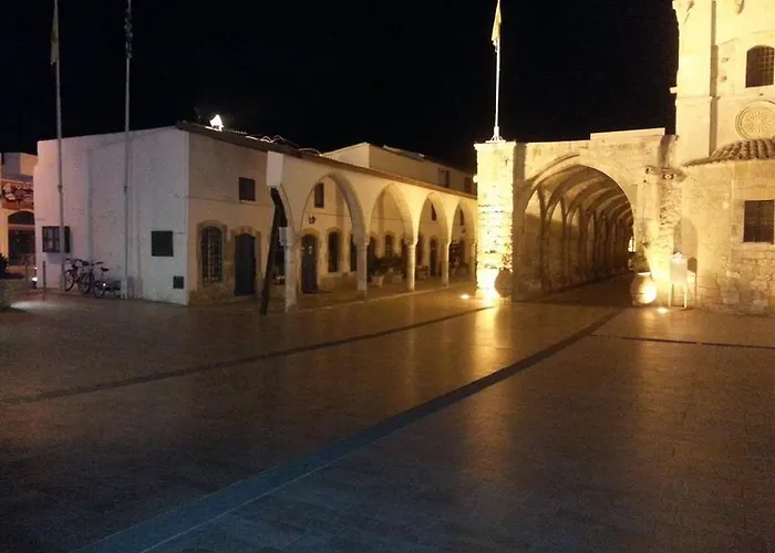 Apartmán 103 Elegant 2 Bed With Free Wifi, Ac, Pool & Gym! Larnaca