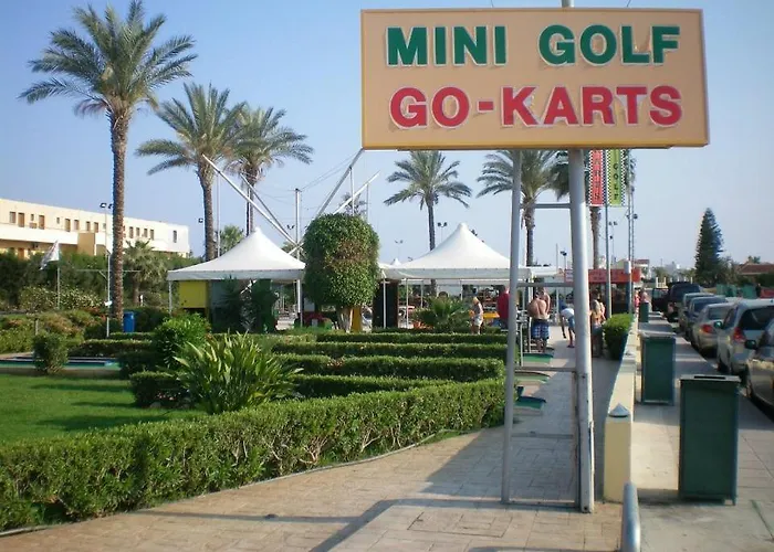 Apartmán 103 Elegant 2 Bed With Free Wifi, Ac, Pool & Gym! Larnaca